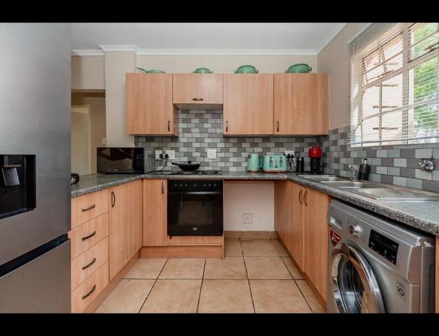 2 BEDROOM APARTMENT FOR SALE IN CASTLEVIEW